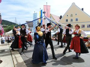 Tanz der Hinterskirchener Holzlandtracht